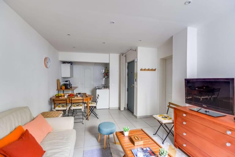 Guestready - Bel Apt A 6 Min Du Metro Gare Du Nord Paris Exterior photo
